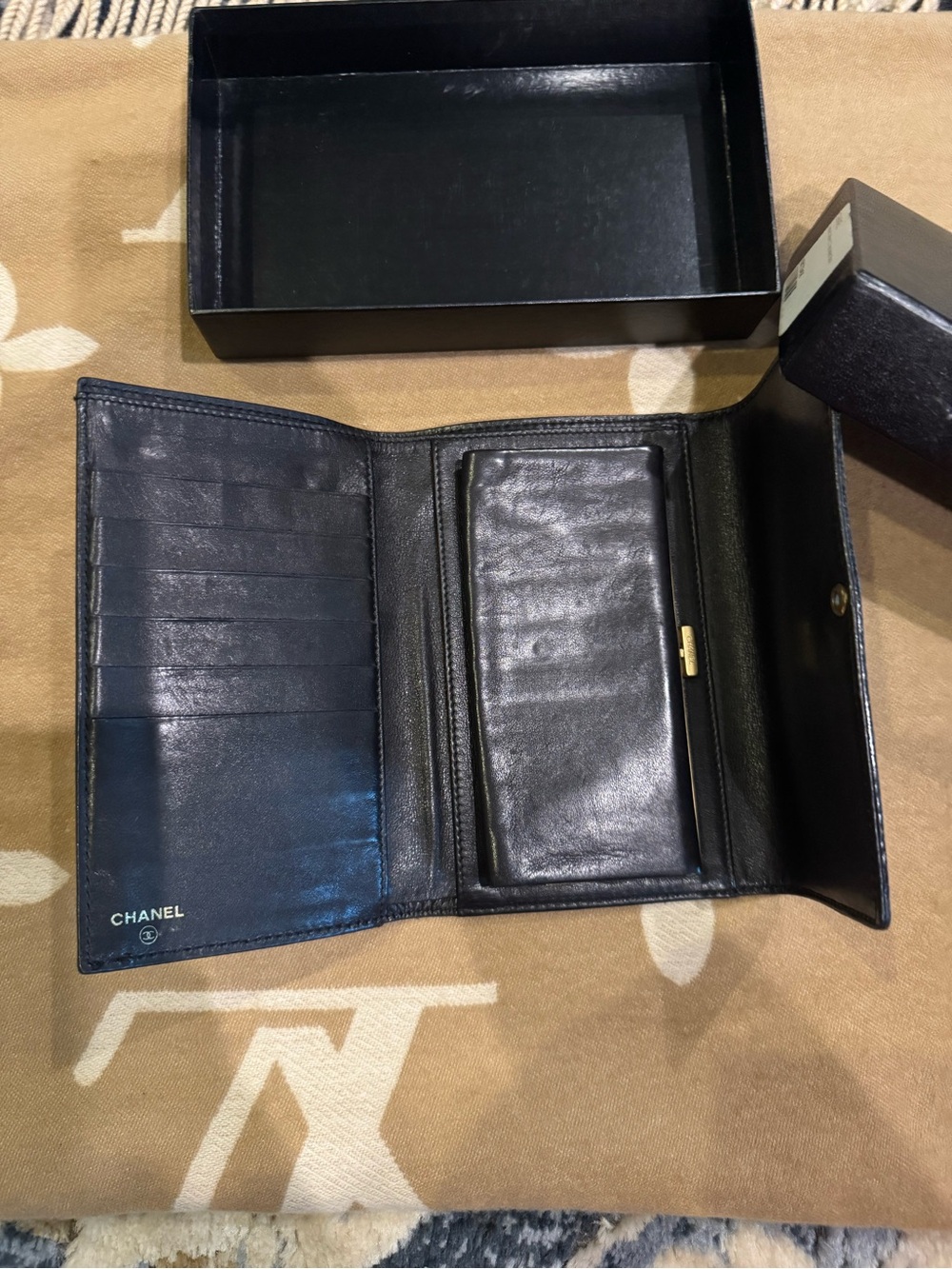 CHANEL Black Caviar Leather Continental Wallet with Gold CC Twist Lock - Picture 4 of 15